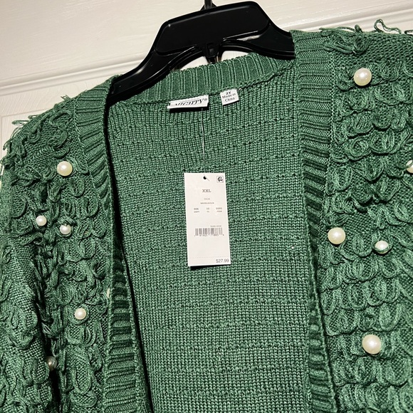 Christmas green sweater with pearls - Picture 3 of 3